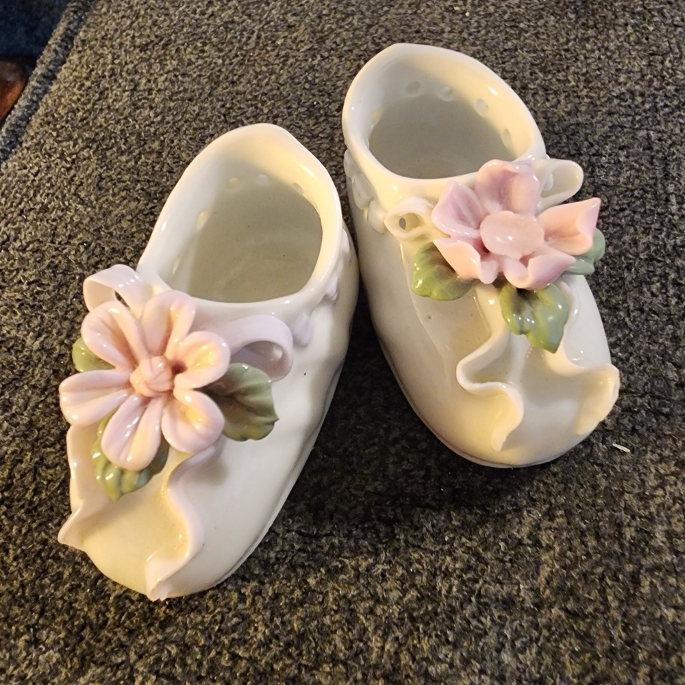 Vintage Enesco Porcelain Baby Shoe With‎ Rose. Pink, White Not Identical